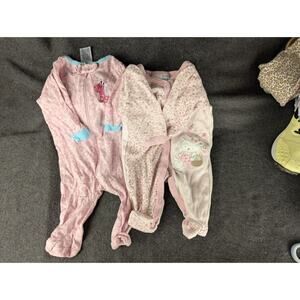 2 Onsies 1‎ Pink Giraffe Print, 1 Pink With Bear Print, Girls Sz  0-3 Months.